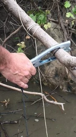 Holdz Tite Brush Gripper -YakGear Shop holdz tite brush gripper 3